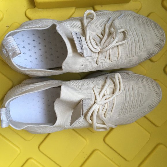 SNEAKERS - Picture 2 of 4